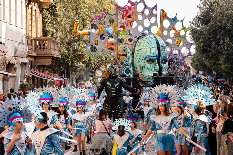 Il carnevale Veronese e i carri allegorici del Venerdì Gnocolar