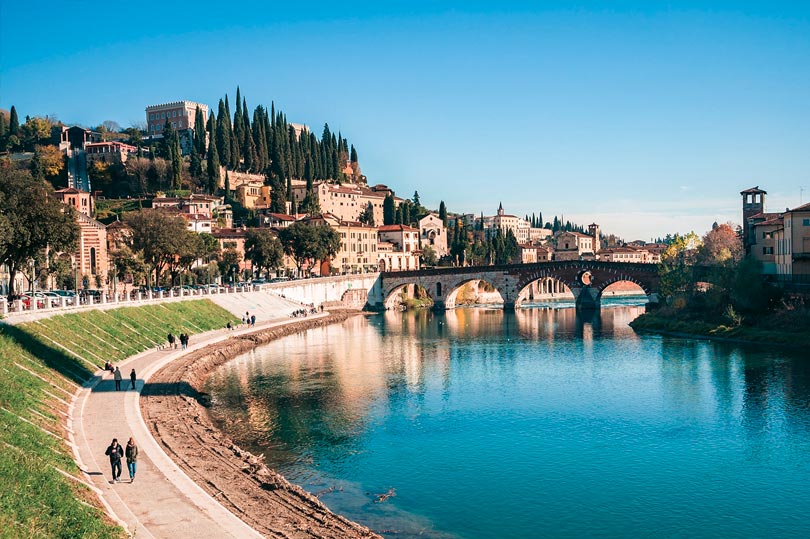 Un panorama di uno dei ponti di Verona